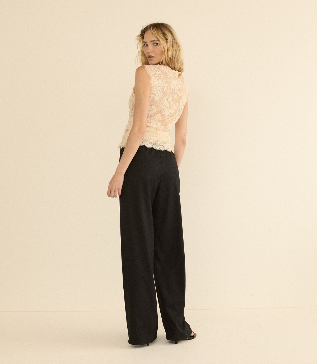 Nailah Floral Lace Sleeveless Top – Candlelight | V-Neckline